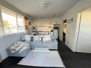 Cozy Waterfront Retreat 3mins away from State Highway 1